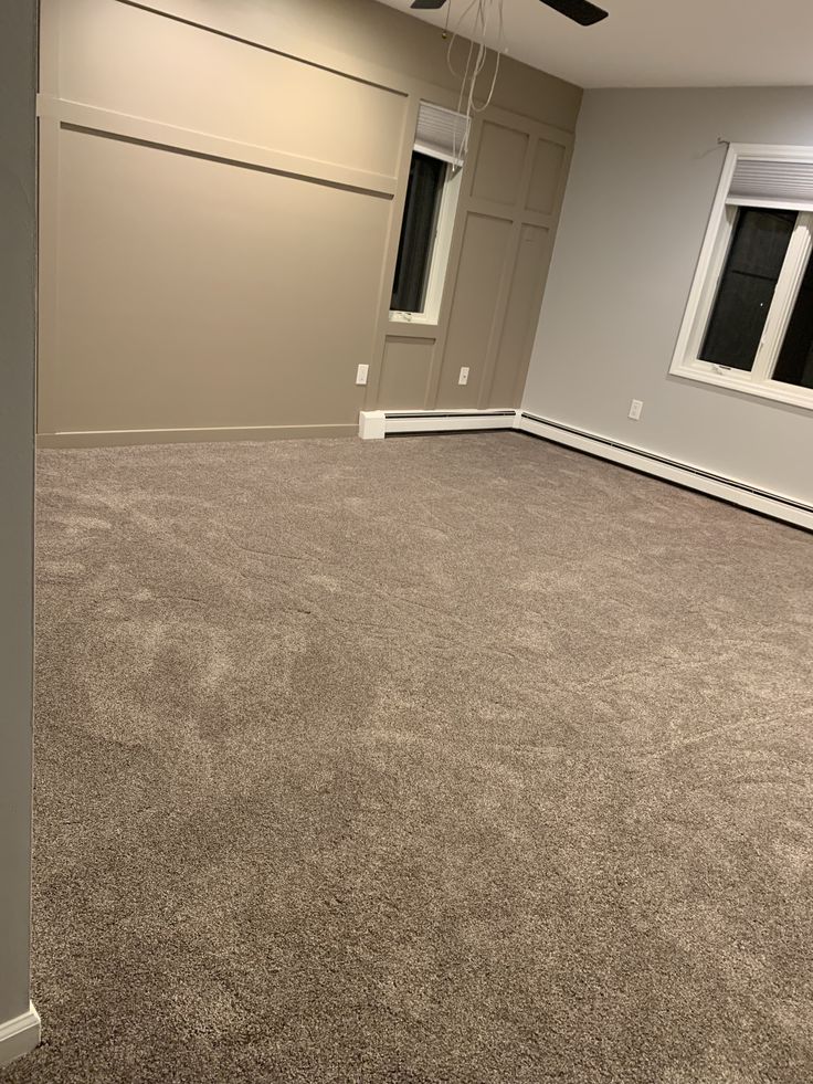Moquette beige pièce résidentielle
