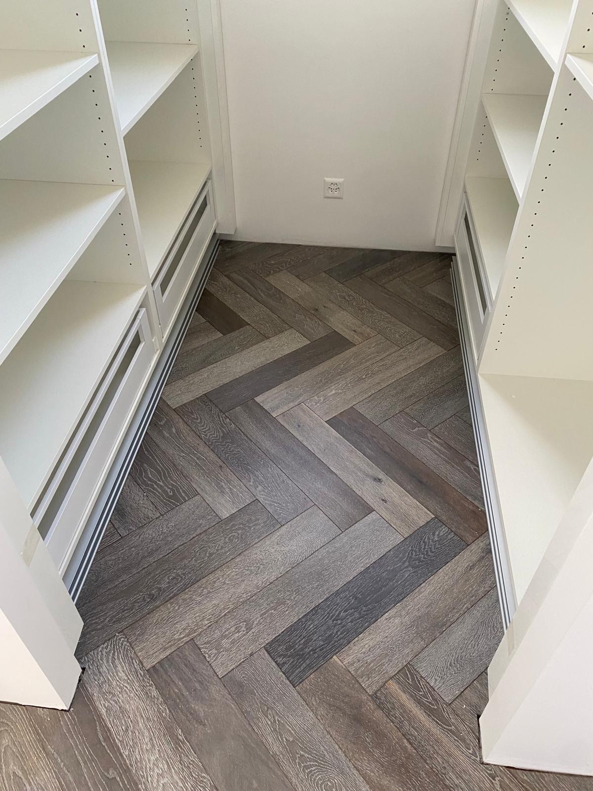 Parquet chevron gris dressing