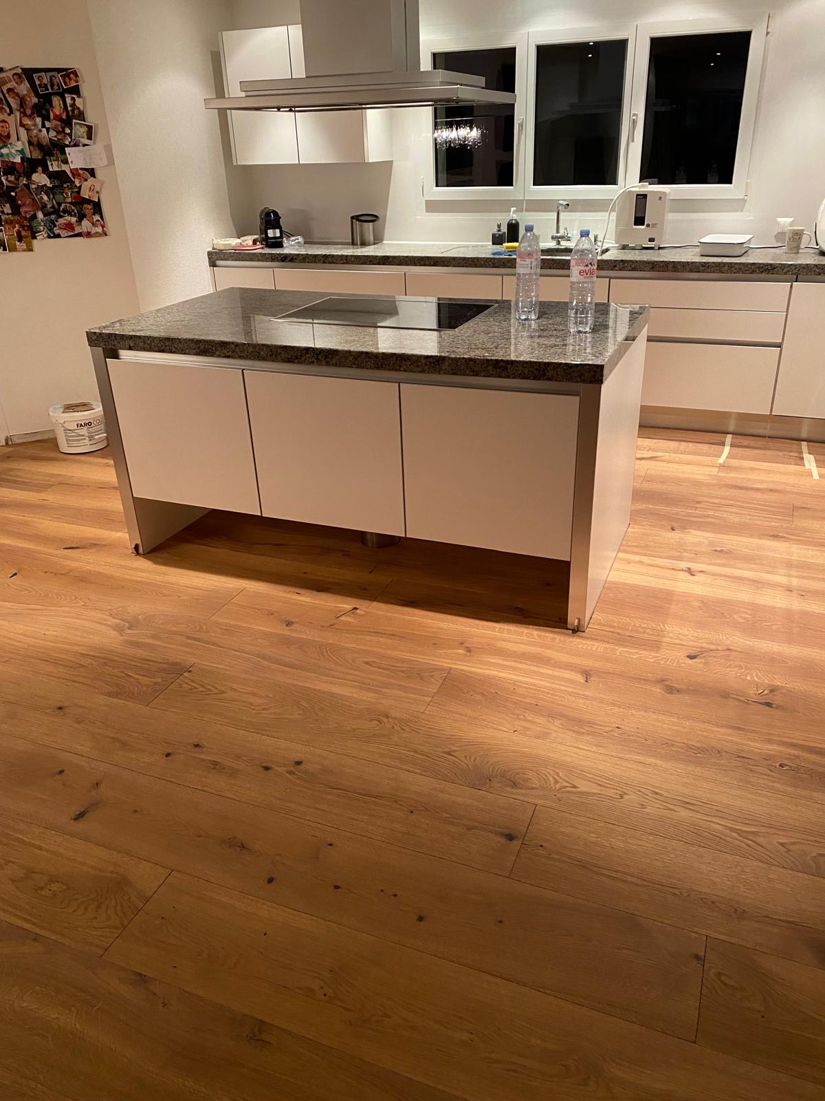 Cuisine îlot parquet large lame
