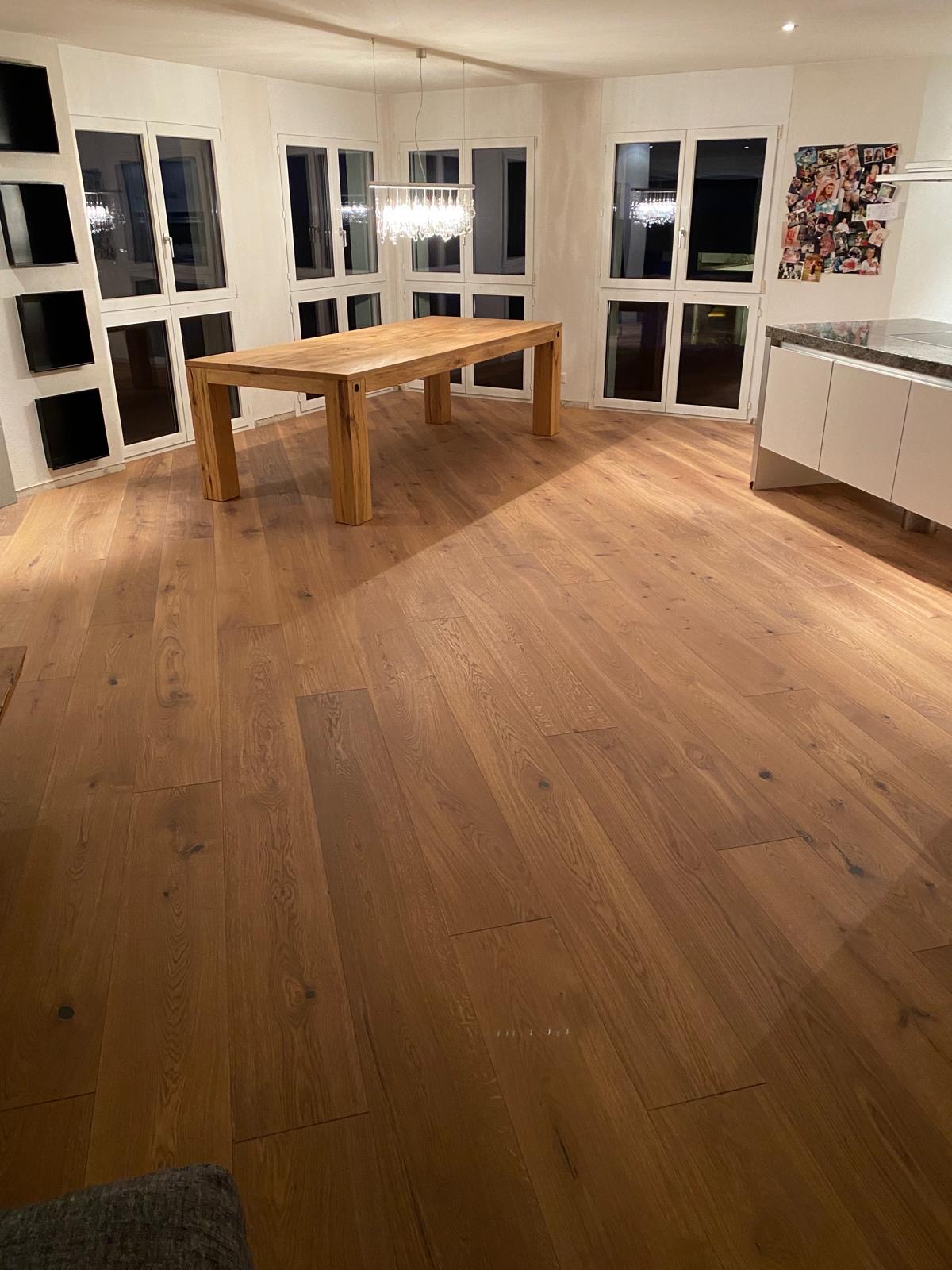 Salle à manger parquet table chêne