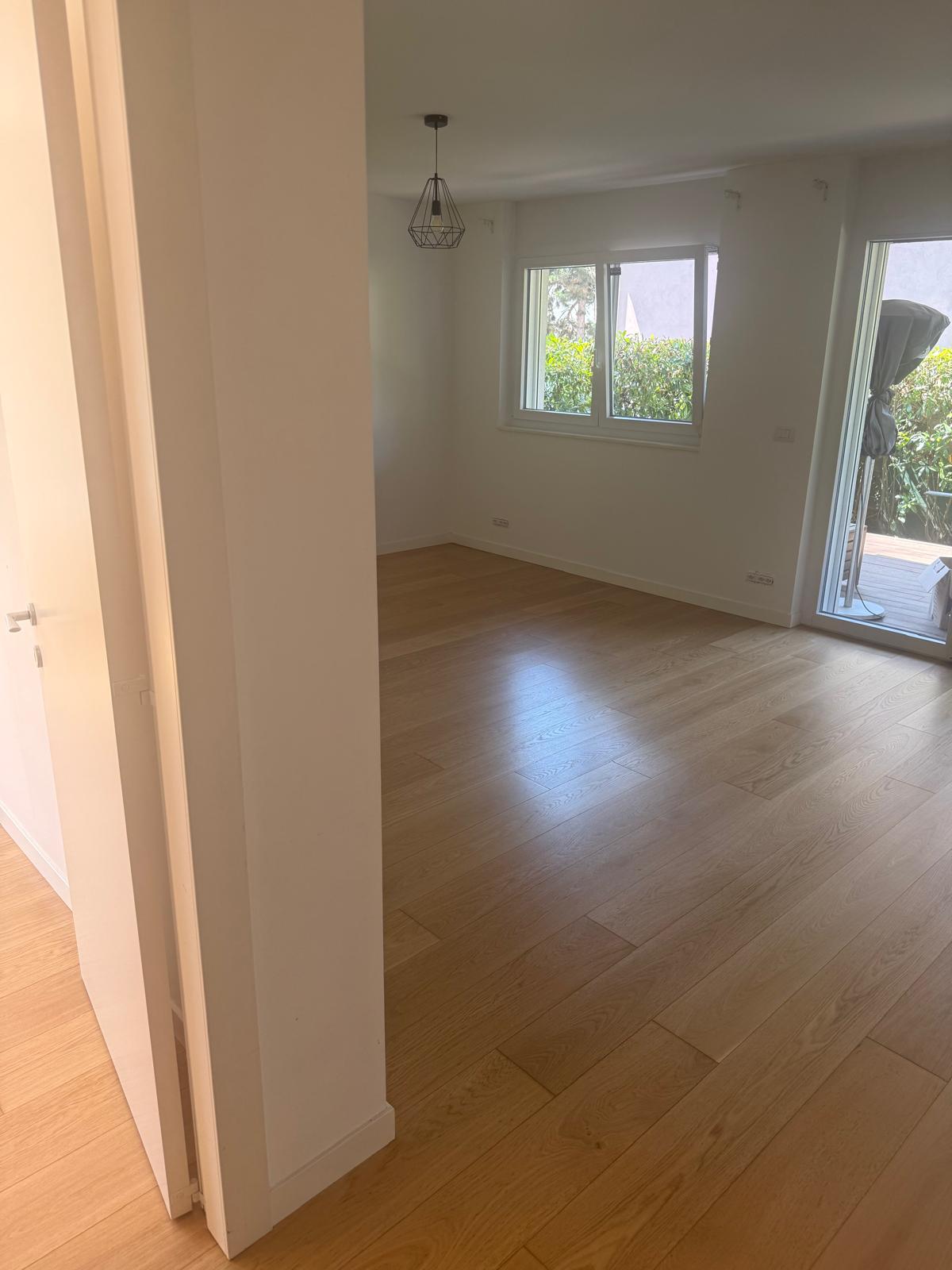 Parquet large lame clair entrée lumineuse