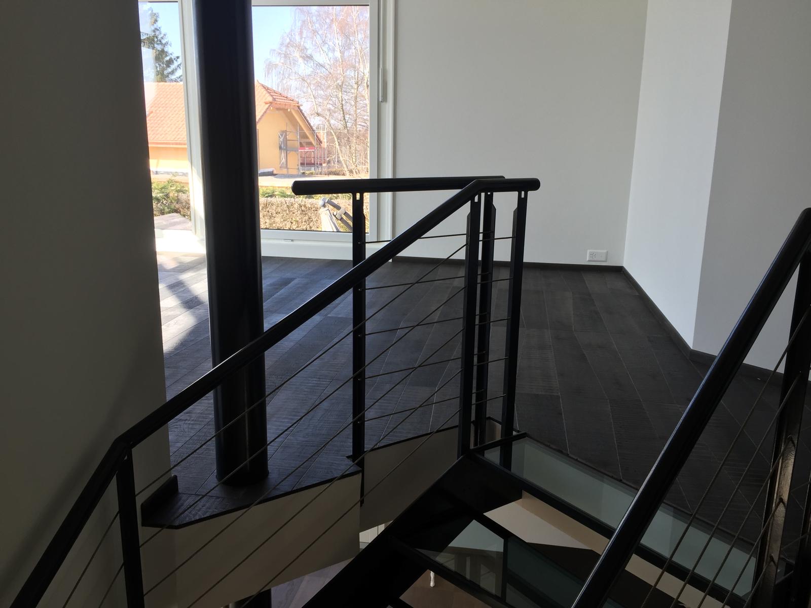 Mezzanine parquet sombre escalier
